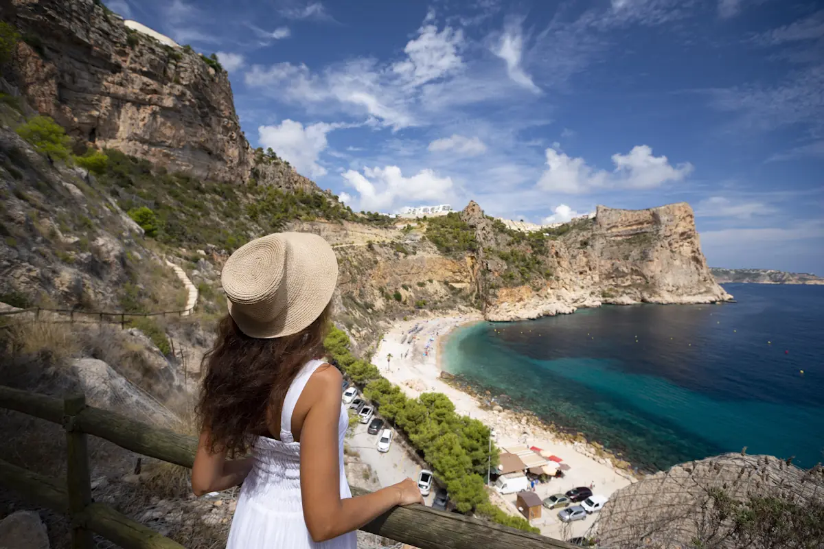 Une femme qui visite Minorque 1 semaine