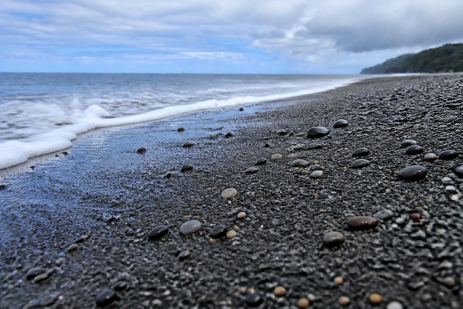 Richmond Beach : la beauté brute du sable noir